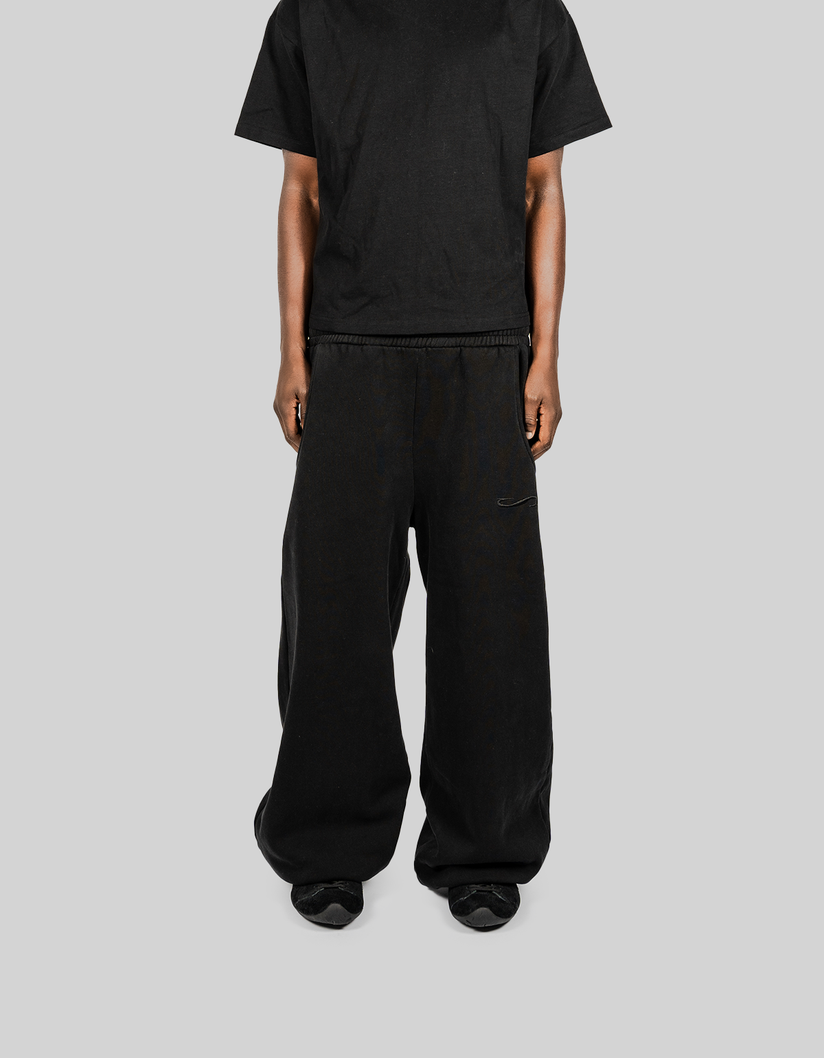 BASIC SWEATPANTS BLACK