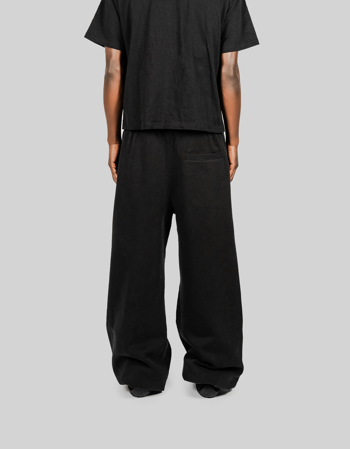BASIC SWEATPANTS BLACK