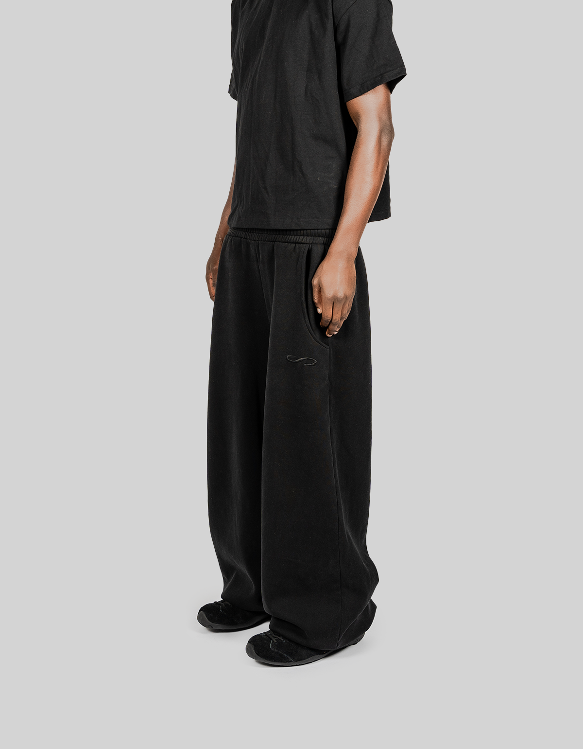 BASIC SWEATPANTS BLACK