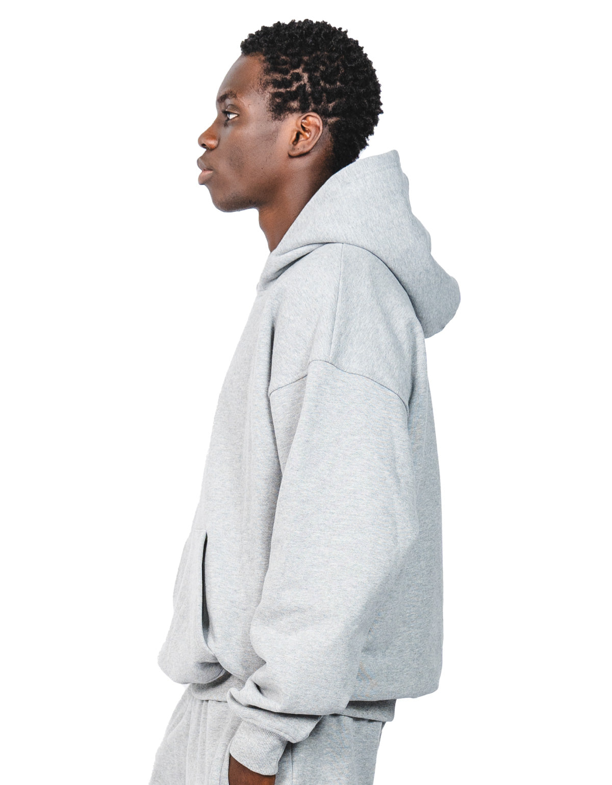 ESSENTIAL BASIC HOODIE