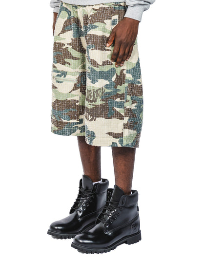 DISTRESSED CAMO PANTS / SHORTS