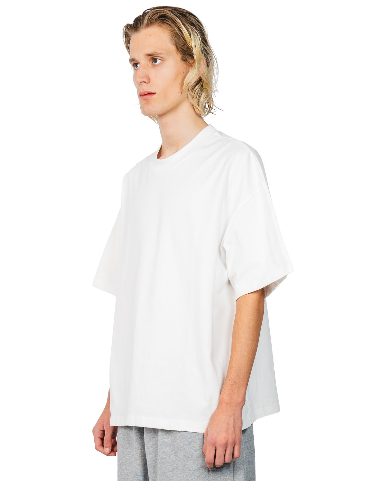 ESSENTIAL WHITE TEE